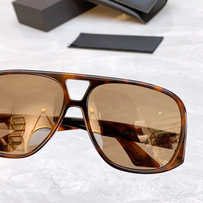 Aviator Sunglasses for Men and Women - UV400 Radiation Protection